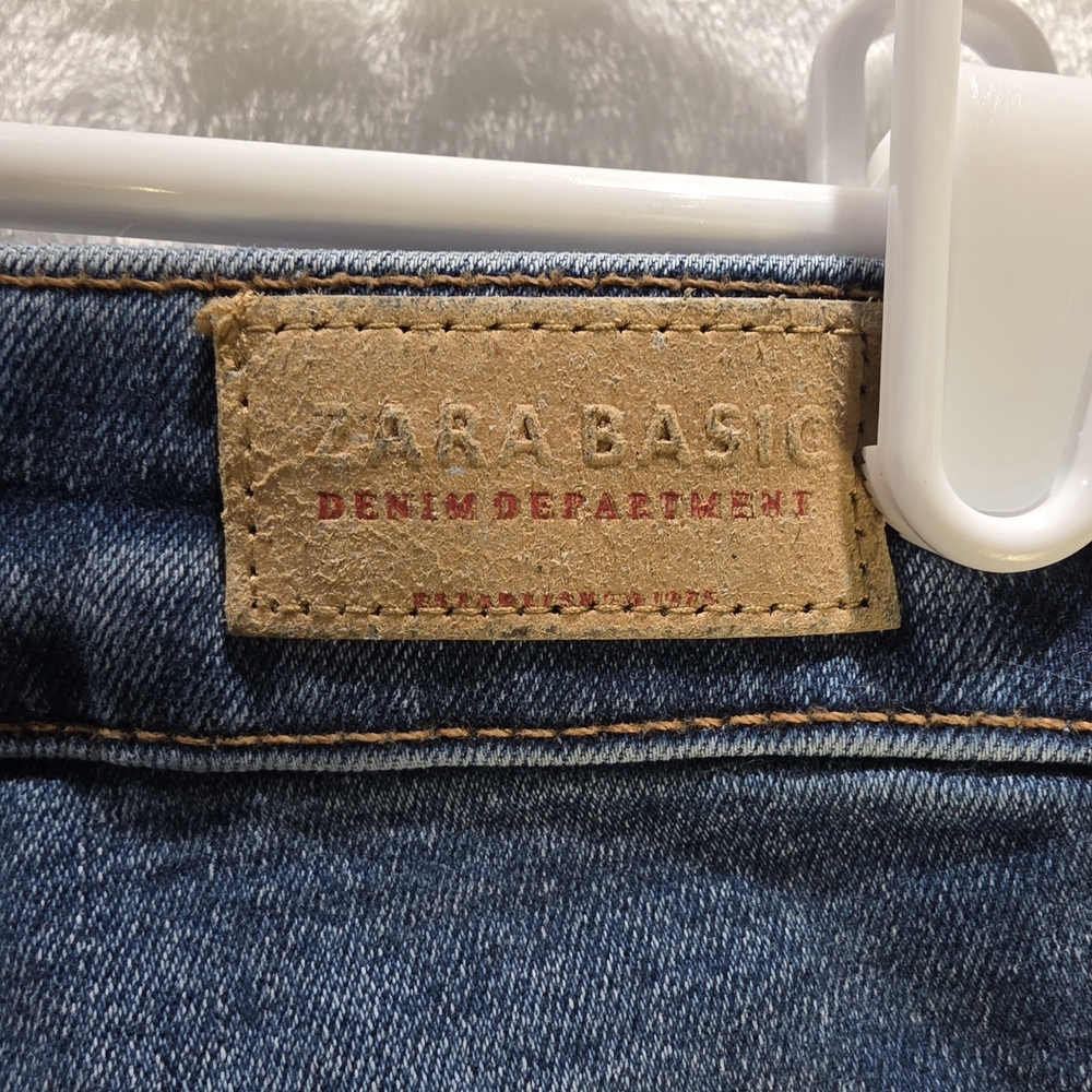 Zara Blue Cropped Jeans with Pearl Accents Size 12 - Picture 3 of 7